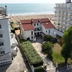 Apartment App4rent Zanetti Family Apartments, Sea View, Private Beach, Parking, Wifi Lido di Jesolo