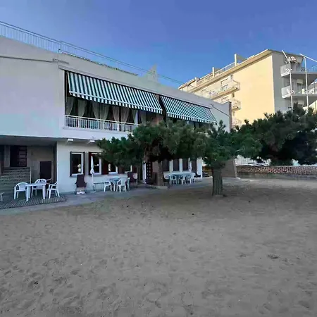 Appartamento App4rent Zanetti Family Apartments, Sea View, Private Beach, Parking, Wifi Lido di Jesolo