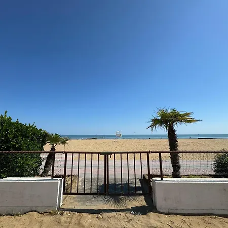 App4rent Zanetti Family Apartments, Sea View, Private Beach, Parking, Wifi