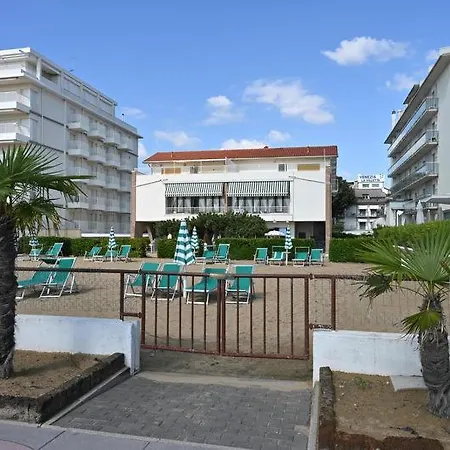 App4rent Zanetti Family Apartments, Sea View, Private Beach, Parking, Wifi Appartamento Lido di Jesolo
